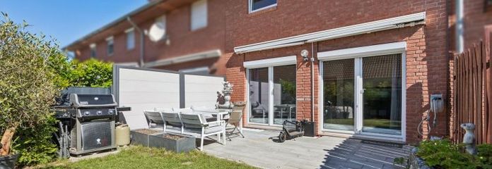 QI: Hämelerwald - Wellness alanı, PV sistemi, bahçesi ve carport'u bulunan modernize edilmiş sıra ev