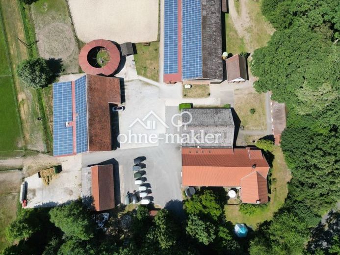 Reitanlage mit Wohnhaus und weitläufigen Koppeln – फोटो 1