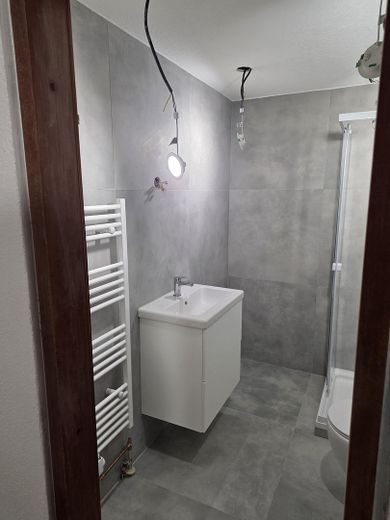 Frisch renovierte 1-Zimmer-Wohnung mit Wintergarten & Stellplatz in Ludwigsburg-Neckarweihingen – Foto 3