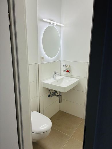 Modernes 1-Zimmer-Apartment – Ideal für Studenteneltern & Kapitalanleger – Badezimmer