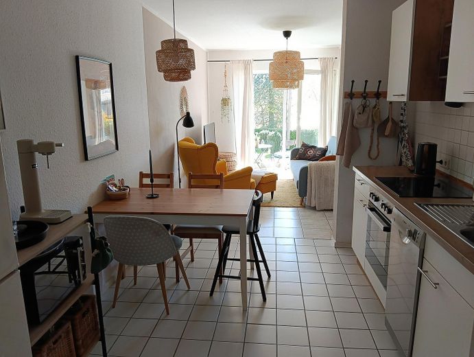 2 Zimmer Erdgeschoß mit kl. Terrasse – Blick in die Wohnung