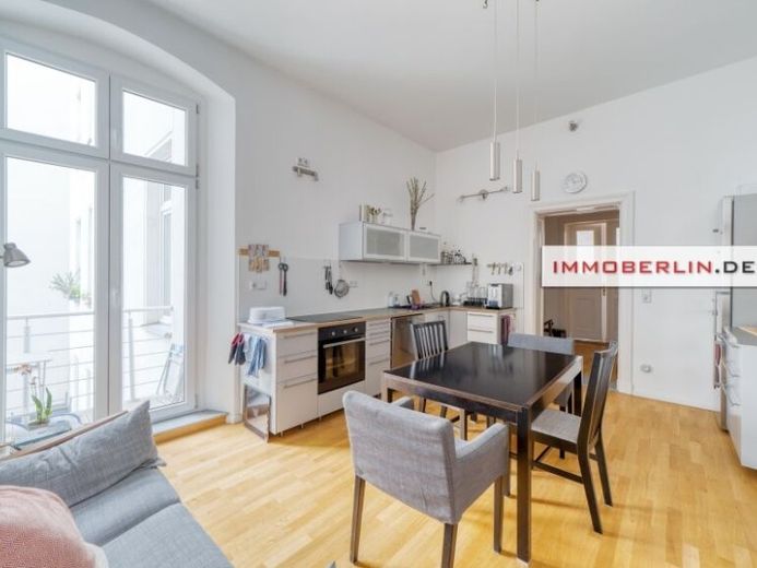 IMMOBERLIN.DE - Toplage! Klassisches Mehrfamilienhaus mit Ausbaupotential – Foto 1