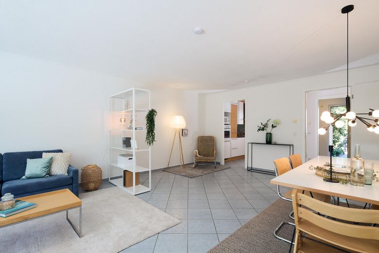 Highlight im Röthelheimpark - bezugsbereit, 4 Zimmer, großer Garten mit Pool – Wohnbereich