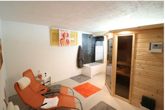 Einfamilienhaus (freistehend) mit Einliegerwohnung – Sauna m Kellergeschoss