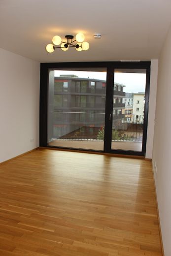 Erstbezug: Exklusive, sonnige 2-Zimmer-Wohnung mit Balkon mit Elbblick in Bestlage im Marina Garden! – Schlafzimmer