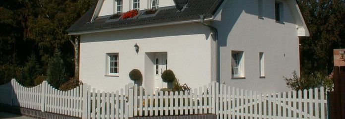 da privato! Casa unifamiliare indipendente immersa nel verde, ideale per una famiglia, incluso garage, in affitto. – Haus Südansicht