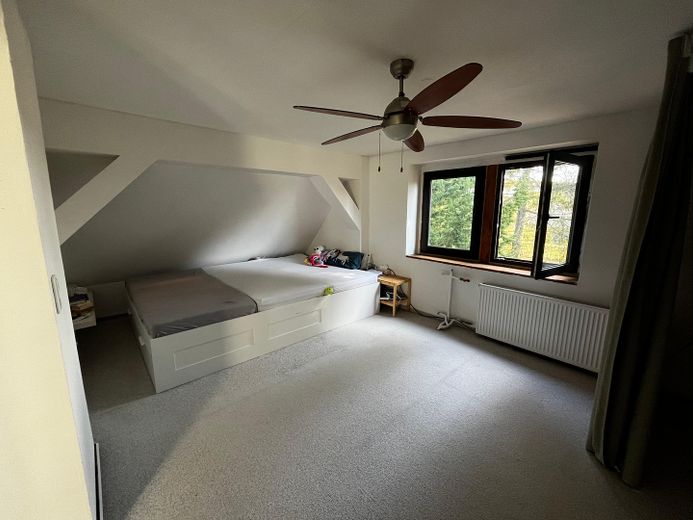 Einfamilienhaus auf 1633 m² Grundstück – Zimmer 2 oben