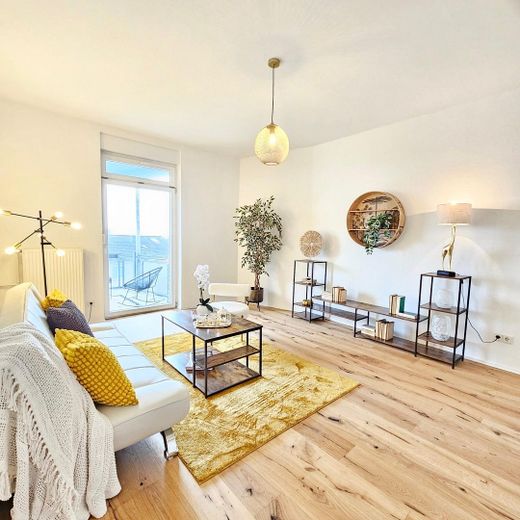 Über Frankfurts Dächern: 4-Zimmer-ETW mit Skylineblick, Balkon & Einbauküche – provisionsfrei – Foto 1