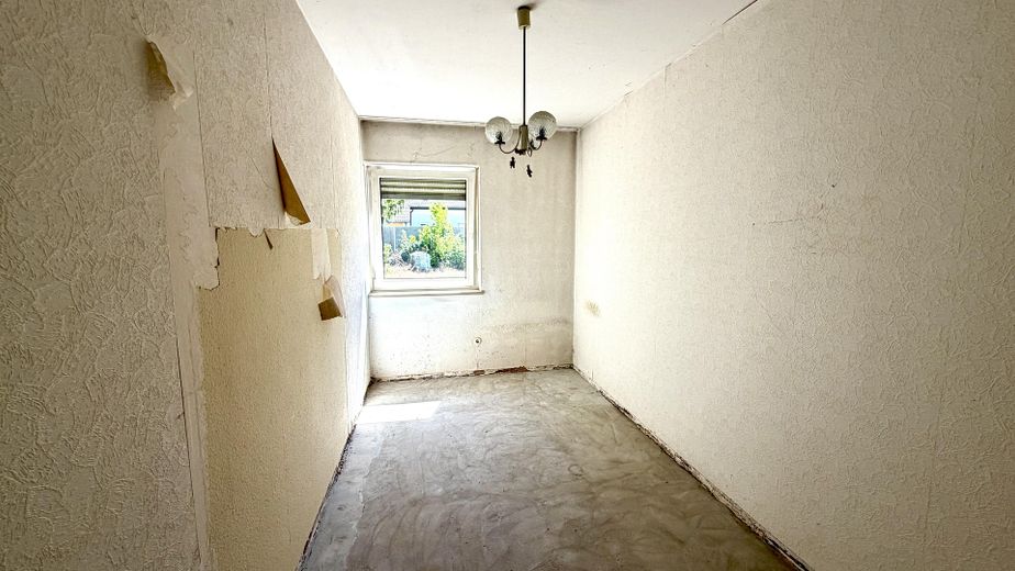 Rohdiamant in Top-Lage: Ebenerdiger Bungalow mit großem Garten – viel Platz für Familien – Kinderzimmer / Home Office 2