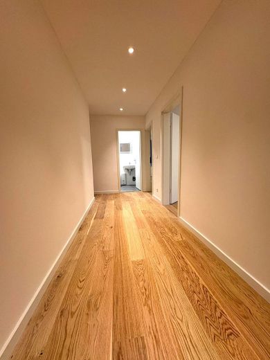 Breiter, langer Flur 