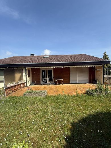 Verkauf eines Einfamilienhauses mit Doppelgarage und großzügigem Garten – Foto 16