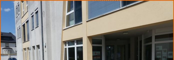 Zentral, hell u. ebenerdig Ladenlokal/Büro/Praxis in Schlüchterns Neuer Mitte, 2 Pkw Stellplätzen