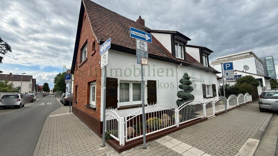 *** Charmantes Einfamilienhaus + Garage *** – Hausansicht 3