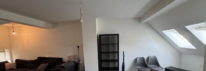 Gepflegte 2,5 Zimmer Wohnung mit eigenem Garten – Wohnzimmer