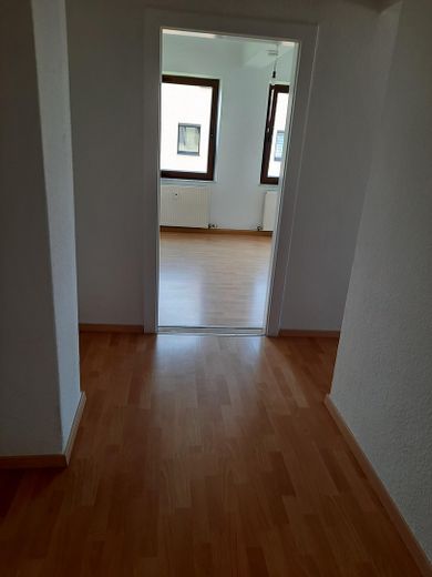 Flur mit Blick zum Wohnraum