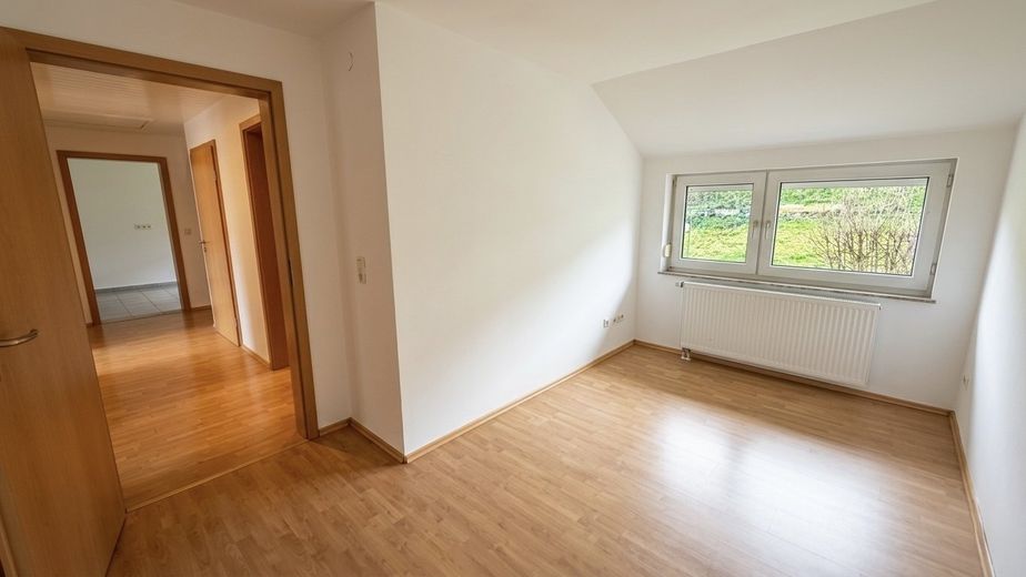 Niederaula, 4 ZKB, DG,110m² + Balkon+Garten – 430ff694365b757eaadb0a261d11cee7.jpg