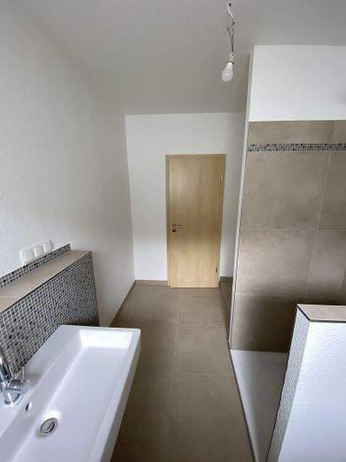 Wunderschöne 4,5-Zimmer-Maisonette-Wohnung in allerbester Lage von Rödermark OR – 1OG Bad