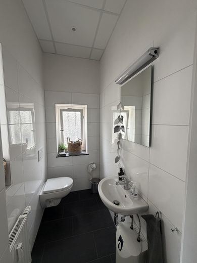 Ihre neue Visitenkarte in Osnabrück: Renovierte 158 m² Bürofläche mit exzellenter Außenwirkung – WC 2