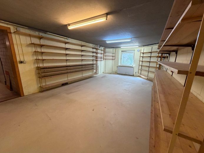 Freistehendes Einfamilienhaus, nahe Weser, mit großer Ausbaureserve – Großer Kellerraum