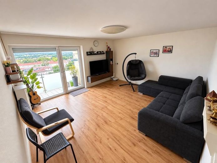 Splendido appartamento per famiglie con vista panoramica – 10° piano, Fürth-Hardhöhe – Wohnzimmer1