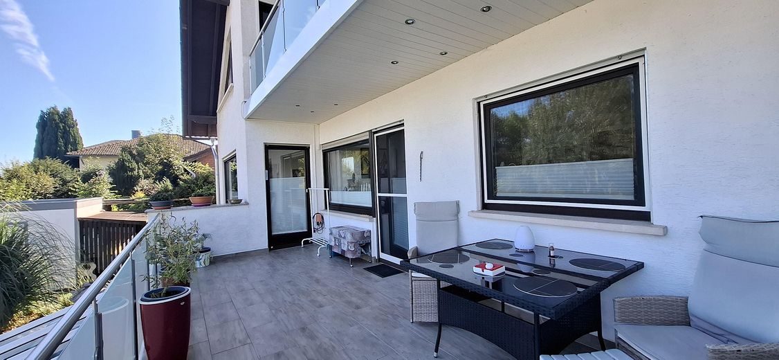 Zweifamilienhaus plus Appartement - Provisionsfrei – Balkon Erdgeschoss