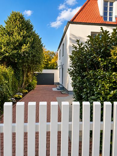 Keine Provision, Südgarten, energetisch topsanierte Stadtvilla, Villenkolonie Pasing I – Blick in die Einfahrt