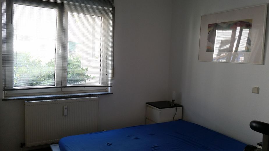 Möblierte 2-Zi. EG-Wohnung in Bockenheim am Niddapark von privat – Schlafzimmer 