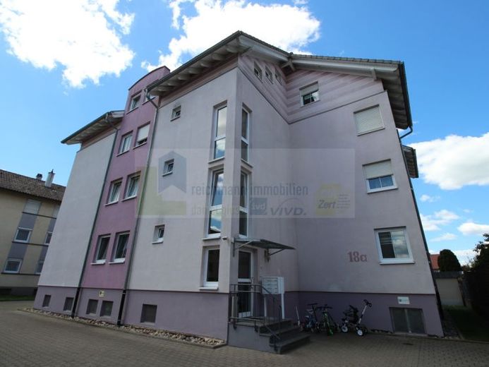 Modernes Wohnen in ruhiger Lage: 
4,5 Zimmer Eigentumswohnung mit Sonnen- und Aussichtsbalkon in Hüfingen! – Foto 1