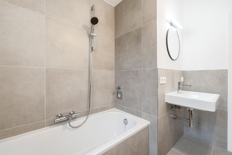 Atractiva inversión de capital con 6 unidades, balcones y potencial de desarrollo – Foto 10