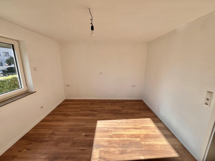 Rénovée en profondeur et prête à emménager : appartement moderne de 3 pièces en rez-de-chaussée à Hechingen | 61,5 m² – Schlafzimmer