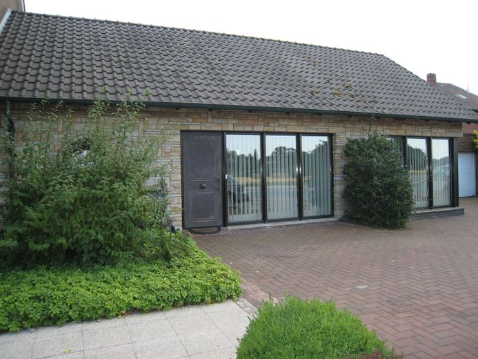 Schöne Einliegerwohnung im Erdgeschoss mit Garten in Vechta – Außenansicht/ Eingang, vorne