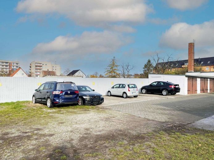 Flexible Außenstellplätze auf abgeschlossenem Hof in Schönebeck für PKW, Transporter und Wohnmobile – Stellplaetze 4