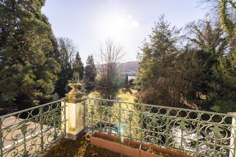 Historische Villa mit Rheinblick, Nebenhaus und Parkanlage in Erpel! – Balkonblick