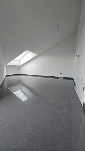 3,5-Zimmer-Wohnung in Bad Vilbel: Modernes Wohnen mit Dachboden – Schlafzimmer