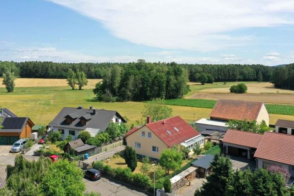 Casa unifamiliare rurale: tranquillità e privacy garantite -
Parzialmente ristrutturata e in tranquilla strada chiusa