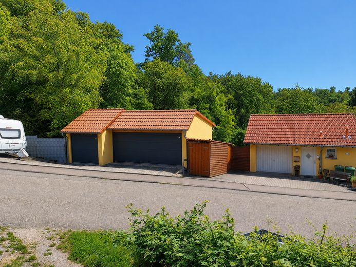 Eingangsbereich mit 3er Garage