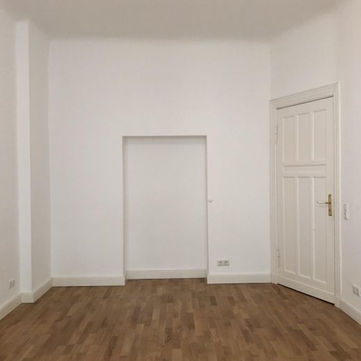 Stilvoll modernisierte Altbauwohnung mit Balkon im beliebten Florakiez – Schlafzimmer