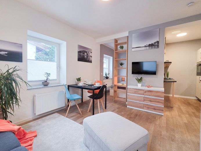 Wohnraum komplett möbliert