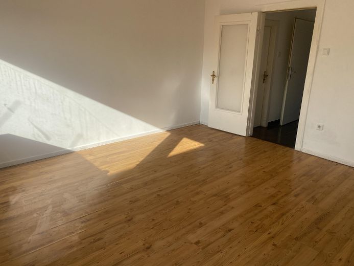 Reihenmittelhaus mit eigenem Garten in Farmsen – Provisionsfrei & Preisattraktiv – Wohnzimmer Bild 1