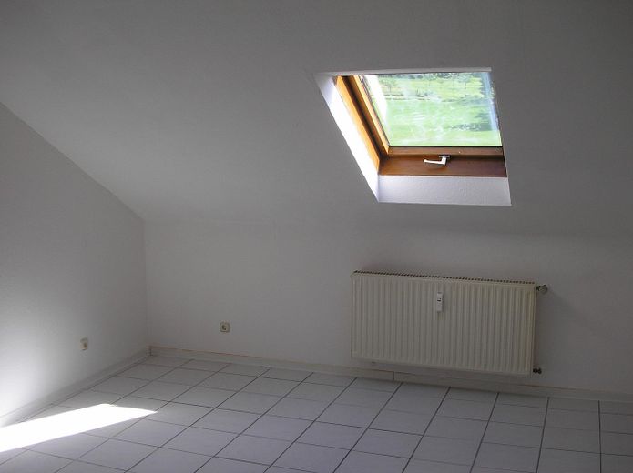 Großzügige 4-Zimmer-Dachgeschosswohnung mit 112 m² in ruhigem 4-Familienhaus in Sinntal – Foto 14