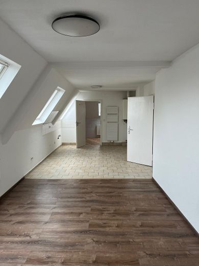 Atractivo apartamento de 2 habitaciones en la última planta en Ludwigshafen am Rhein – Foto 3