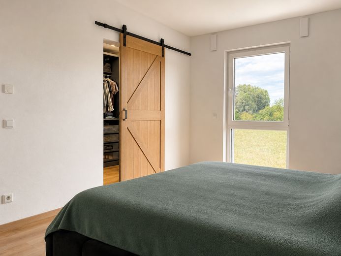 Sin comisión | Casa unifamiliar moderna con piscina y lounge | Orientación sur | Cerca de la A9 – Ankleide