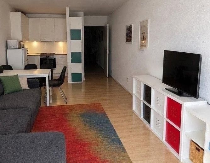 Gepflegte 2-Zimmer-Wohnung mit Südwest-Terrasse, separatem Aufgang und Tiefgaragenstellplatz – Wohnküche