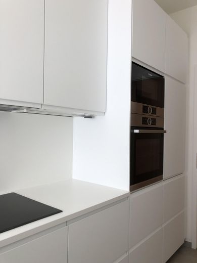 Stilvoll modernisierte Altbauwohnung mit Balkon im beliebten Florakiez – Küche