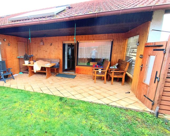 Großzügiges Einfamilienhaus mit ca. 225 m² Wohnfläche, Garten &amp; sehr günstigem Erbbauzins – Terrasse 1