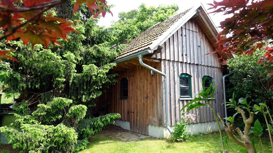 Großzügiges Familiendomizil in Zwönitz: Gepflegtes 6-Zimmer-Einfamilienhaus mit Kamin, Terrasse &amp; Keller – Schuppen mit OG