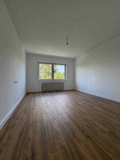 سكن أول حصري - شقة قديمة أنيقة 4 غرف في موقع مركزي – Zimmer 2 (bspw. Wohnzimmer)