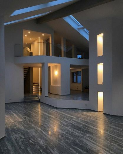 Renoviert & provisionsfrei: Lichtdurchflutete, moderne Villa auf Traumgrundstück – Abendstimmung