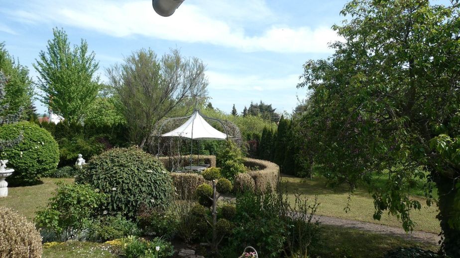 Garten mit Pavillon