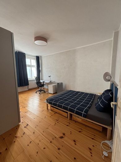 Stilvolle 2-Zimmer-Wohnung mit klassischem Altbaucharme – Foto 4